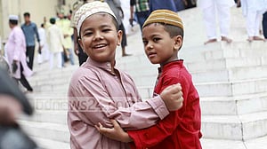 কখন কোথায় ঈদের জামাত