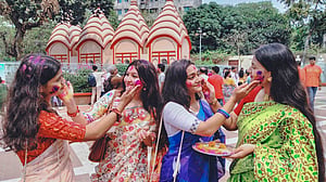 আবিররাঙা দোল