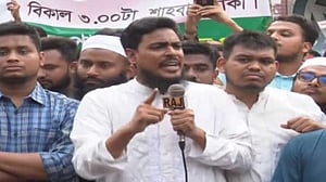 ‘একবিন্দু রক্ত থাকতে’ আওয়ামী লীগকে রাজনীতি করতে দেব না: আখতার