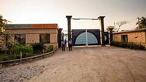 সরকারি হল আরও দুই স্কুল