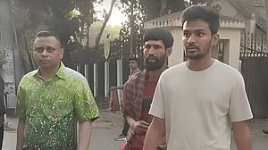 পল্টনে আটক সেই ব্যক্তিকে ছাড়ালেন উপদেষ্টা আসিফ মাহমুদ