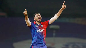 সাড়ে ১৬ কোটি রুপিতে ধরে রাখা আকসারই দিল্লির অধিনায়ক