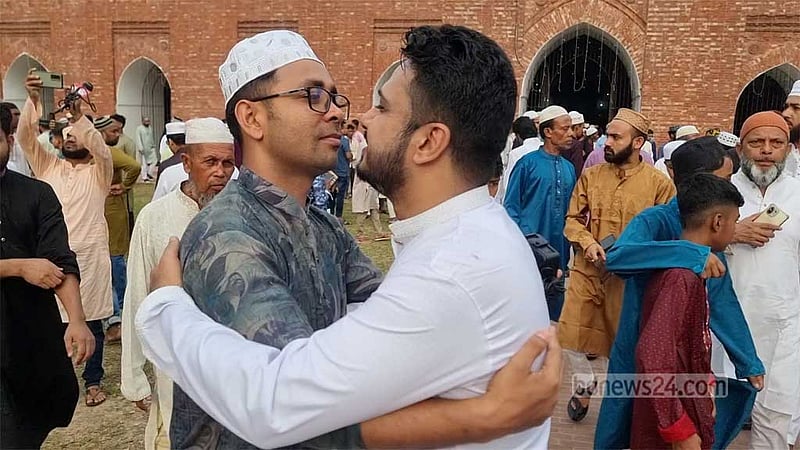 ঐতিহাসিক ষাটগম্বুজ মসজিদের ঈদ জামাতে মানুষের ঢল
