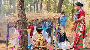 জাহাঙ্গীরনগরে হয়ে গেল ‘সাঁওতাল বাহা বঙ্গা’