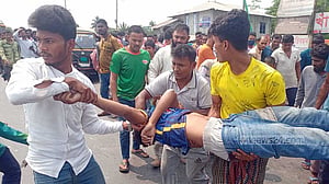 বরিশালে বাস চাপায় কলেজ ছাত্র নিহত