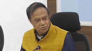 পাঁচ থেকে দশ বছর লাগবে দুর্বল ব্যাংকগুলোর ঘুরে দাঁড়াতে: গভর্নর