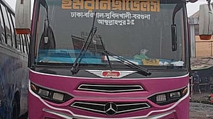বরগুনায় ভোরে যাত্রীবাহী বাসে ডাকাতি, মোবাইলসহ মালামাল লুট