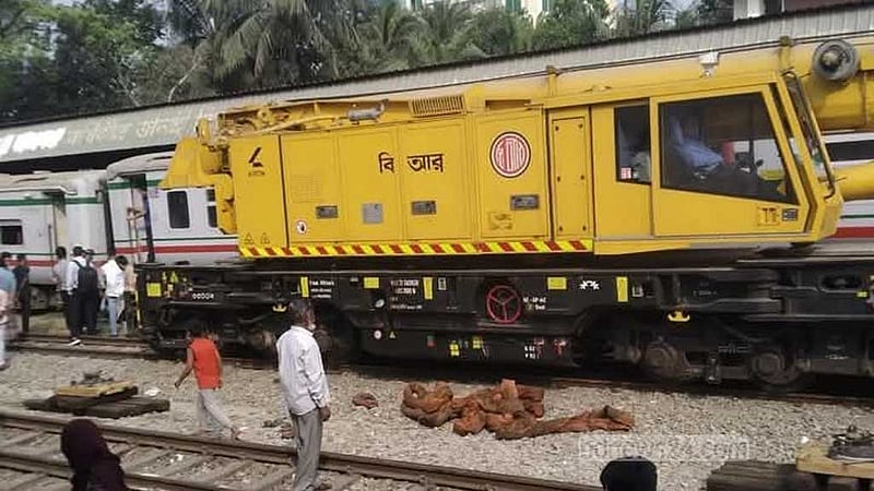 ব্রাহ্মণবাড়িয়ায় ১৪ ঘণ্টা পর লাইনচ্যুত বগি উদ্ধার
