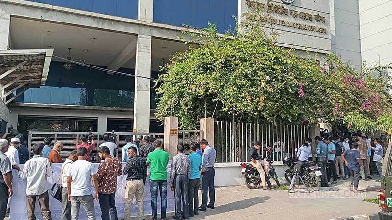 বিএসইসি চেয়ারম্যান ও সদস্যদের পদত্যাগে বৃহস্পতিবার পর্যন্ত সময়