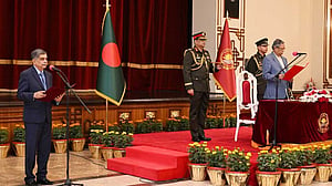 উপদেষ্টা হিসেবে শপথ নিলেন সি আর আবরার