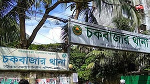 হাজী সেলিমের মার্কেটের ‘চাঁদাবাজি’ নিয়ে ২ পক্ষের সংঘর্ষ