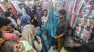 ঈদের কেনাকাটায় জমজমাট চাঁদনী চক মার্কেট