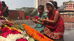 চট্টগ্রামে স্বাধীনতা দিবসের সকালে বীর শহীদদের স্মরণ