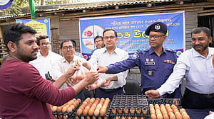চুয়াডাঙ্গায় সুলভ মূল্যে মাংস-ডিম-দুধ বিক্রি শুরু