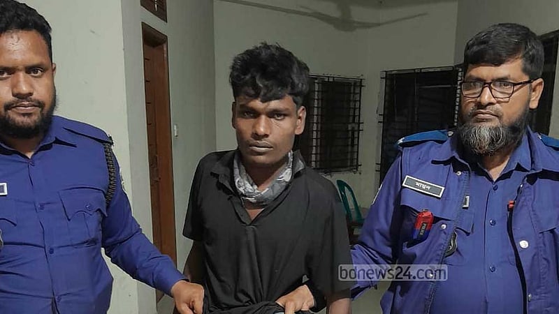 কুমিল্লার মহাসড়কে ছিনতাইয়ের সময় ছুরিসহ তরুণ আটক