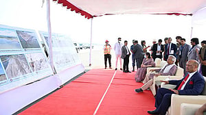 কক্সবাজার বিমানবন্দরের নির্মাণকাজ পরিদর্শনে প্রধান উপদেষ্টা