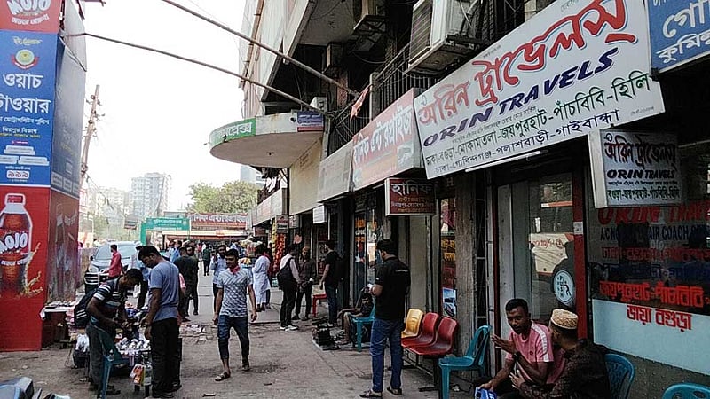ঈদযাত্রা: সড়ক পথে বাড়তি যাত্রীর চাপ নেই, বাসও ছেড়েছে যথাসময়ে