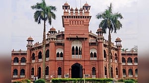 সাত দিনের অনলাইন ক্লাসে যাচ্ছে ঢাবি