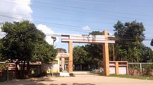 দিনাজপুরে ঘর থেকে গৃহবধূর গলাকাটা মরদেহ উদ্ধার