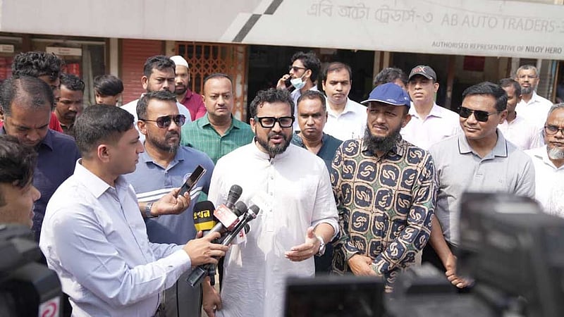 ফুটপাত দখলকারী ব্যবসায়ীদের লাইসেন্স বাতিলের হুঁশিয়ারি