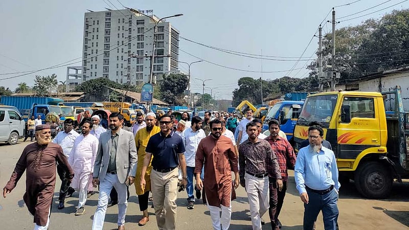 সাতরাস্তার সড়কে শৃঙ্খলা ফেরানোর নির্দেশ