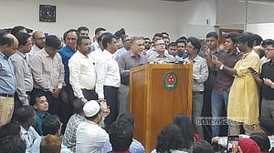 এনআইডি সেবা ইসির অধীনে রাখার দাবিতে কর্মীদের অবস্থান