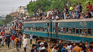 ট্রেনের যুদ্ধ শেষে বাড়ির পথে