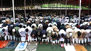 চট্টগ্রামে ঈদ জামাতে সম্প্রীতির বার্তা