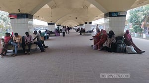 ট্রেনে ঈদযাত্রার দ্বিতীয় দিনে বেড়েছে ভিড়