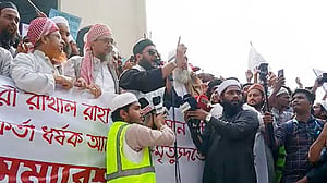 হত্যার ‘প্ররোচনা’ দেওয়ায় এনায়েতুল্লাহ‘র গ্রেপ্তার দাবি