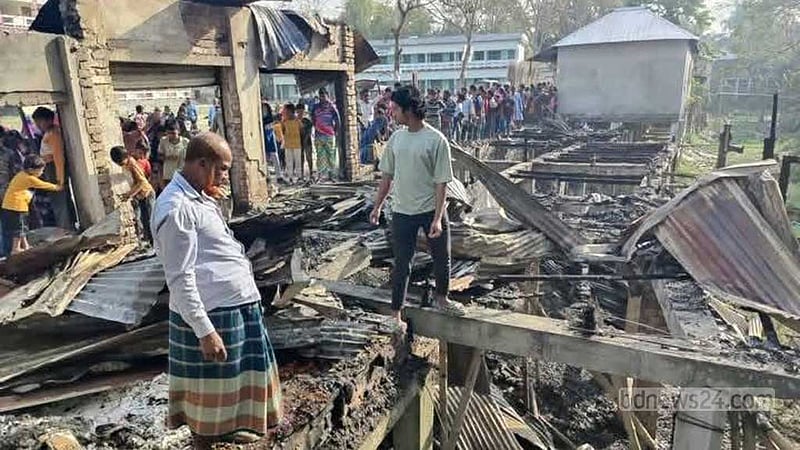 ফরিদপুরে পুড়ে গেছে ১০ দোকান
