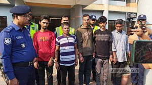 ফেনীতে ডাকাতির প্রস্তুতির সময় আটক ৫, অস্ত্র-গাড়ি জব্দ
