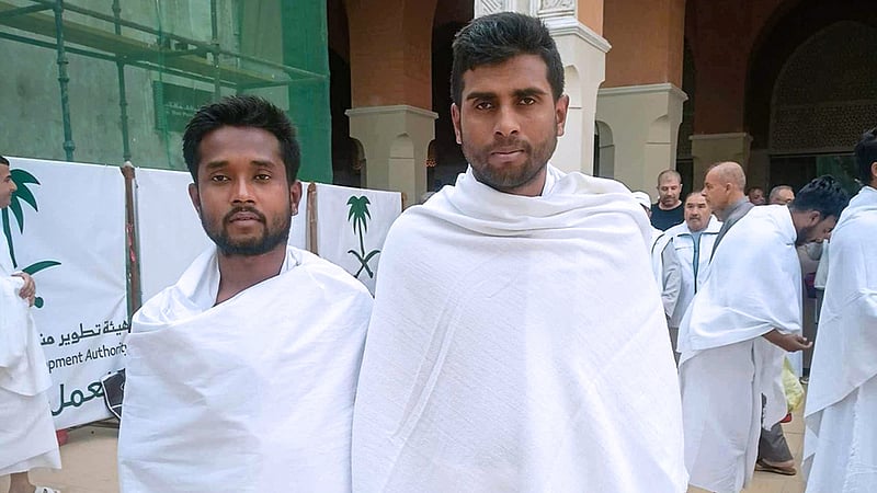 ঈদের বিশেষ প্রতিযোগিতায় জিতে ওমরাহ পালনের সুযোগ পেলেন ফুডপ্যান্ডার দুই রাইডার