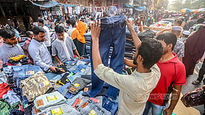 ফুটপাতে ঈদের কেনাকাটা