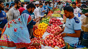 রোজায় আরও চড়া ফলের বাজার