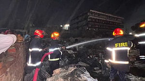 শেষরাতের আগুনে পুড়ল গাবতলীর শাহী মসজিদ বস্তি