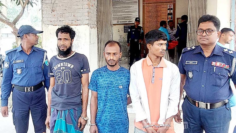 গাজীপুরে গলিত লাশ উদ্ধার: ছিনতাইয়ে বাধা দেওয়ায় হত্যা, দাবি পুলিশের