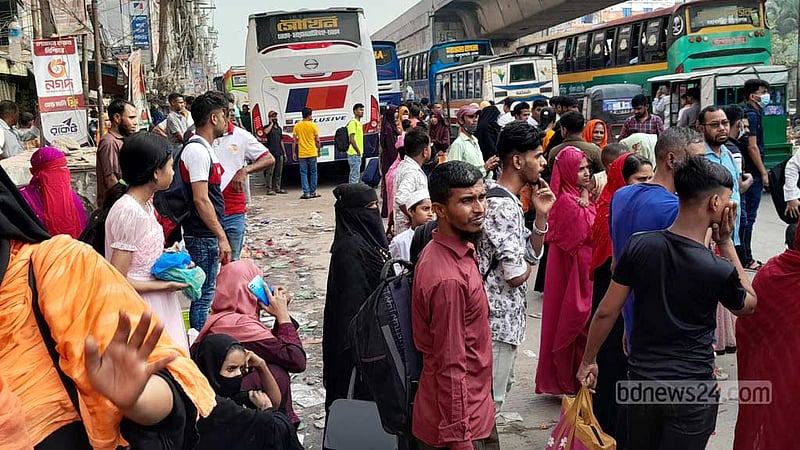 ঈদযাত্রা: গাজীপুরে গাড়ির চাপ, মানুষের ঢলে সিট পেতে ভোগান্তি