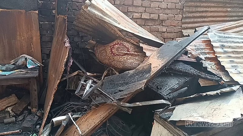 গোপালগঞ্জে আগুনে পুড়েছে দুই স্বর্ণের দোকান, ১৫ লাখ টাকার ক্ষতি