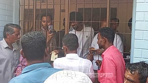 দরিদ্রদের মাঝে হামজা চৌধুরীর ১০ লাখ টাকা ‘ঈদ উপহার’