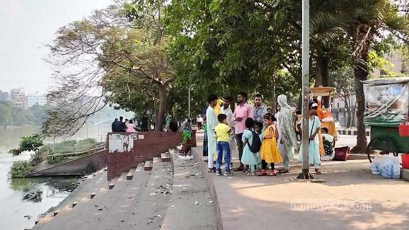 ঈদ আনন্দে হাতিরঝিলে