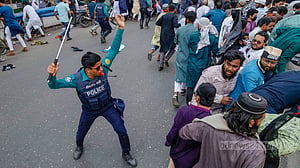 বাধা ভেঙে মিছিল: হিযবুত তাহরীরের ১৯ জন আটক