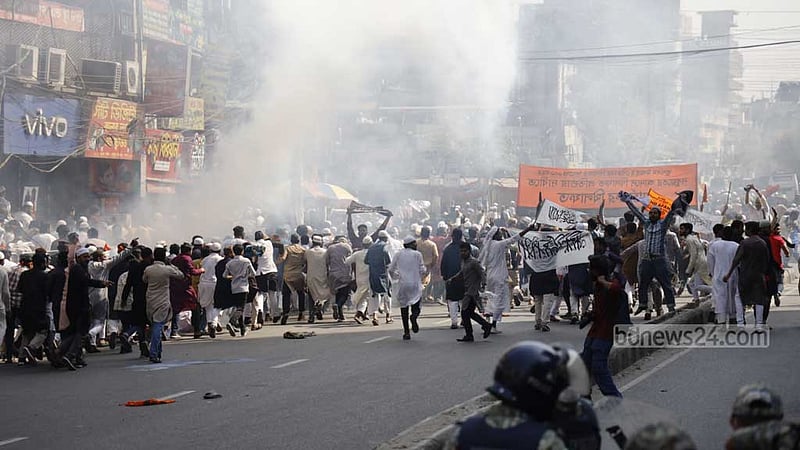 বাধা ভেঙে হিযবুত তাহরীরের মিছিল, পুলিশের সঙ্গে সংঘাত