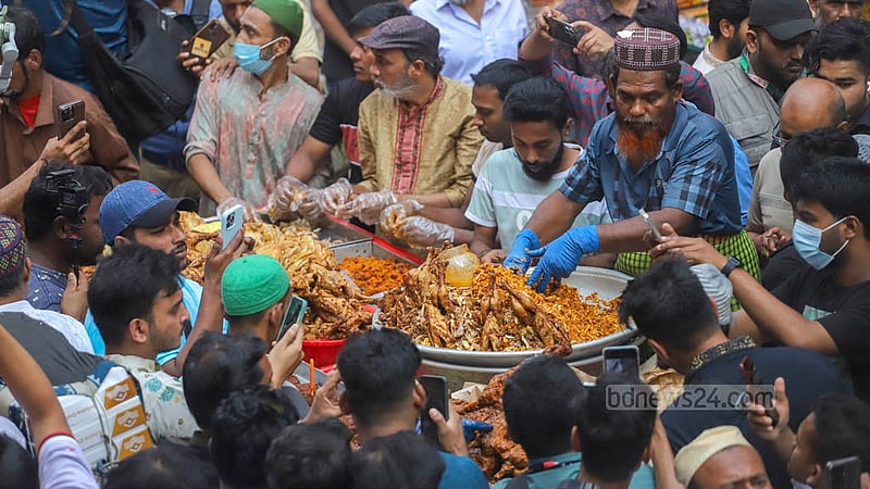 ‘চকবাজারের ইফতার, ব্যাপারটাই আলাদা’