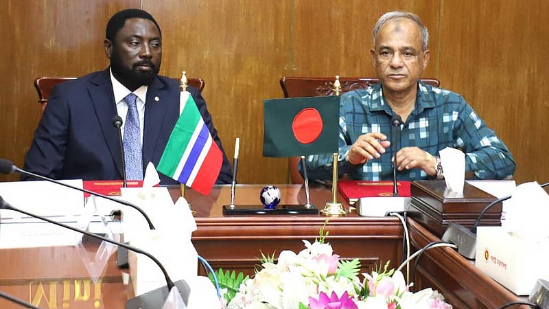 ভিসা ছাড়াই গাম্বিয়া যেতে পারবেন সরকারি কর্মকর্তারা, চুক্তি সই