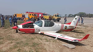 যশোরে বিমান বাহিনীর প্রশিক্ষণ উড়োজাহাজ বিধ্বস্ত
