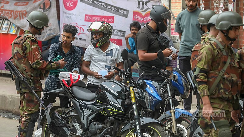 ঢাকার রাস্তায় সেনা তল্লাশি জোরদার