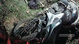 যশোরে পড়েছিল যুবকের লাশ, পাশে কাঠের টুকরা-মোটরসাইকেল