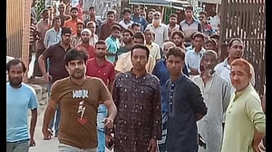 আটকদের ‘ছাড়াতে’ ক্ষেতলাল থানায় ‍পুলিশের ওপর বিএনপি নেতাকর্মীদের হামলা