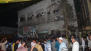 খুলনায় ক্লাব দখল করে গণ অধিকার পরিষদের কার্যালয়, উচ্ছেদ করল ‘ছাত্র-জনতা’